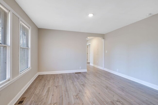 Building Photo - Beautiful renovated Home