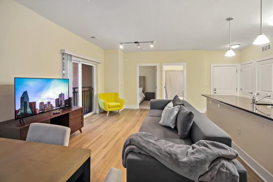 Building Photo - 615 S Columbus St