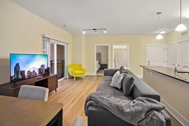 Building Photo - 615 S Columbus St