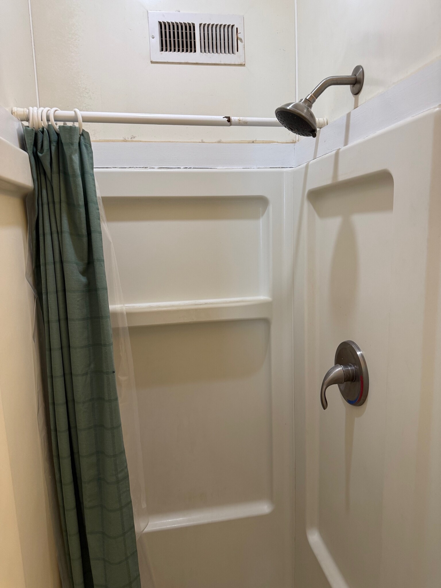 Shower - 416 Wren Way