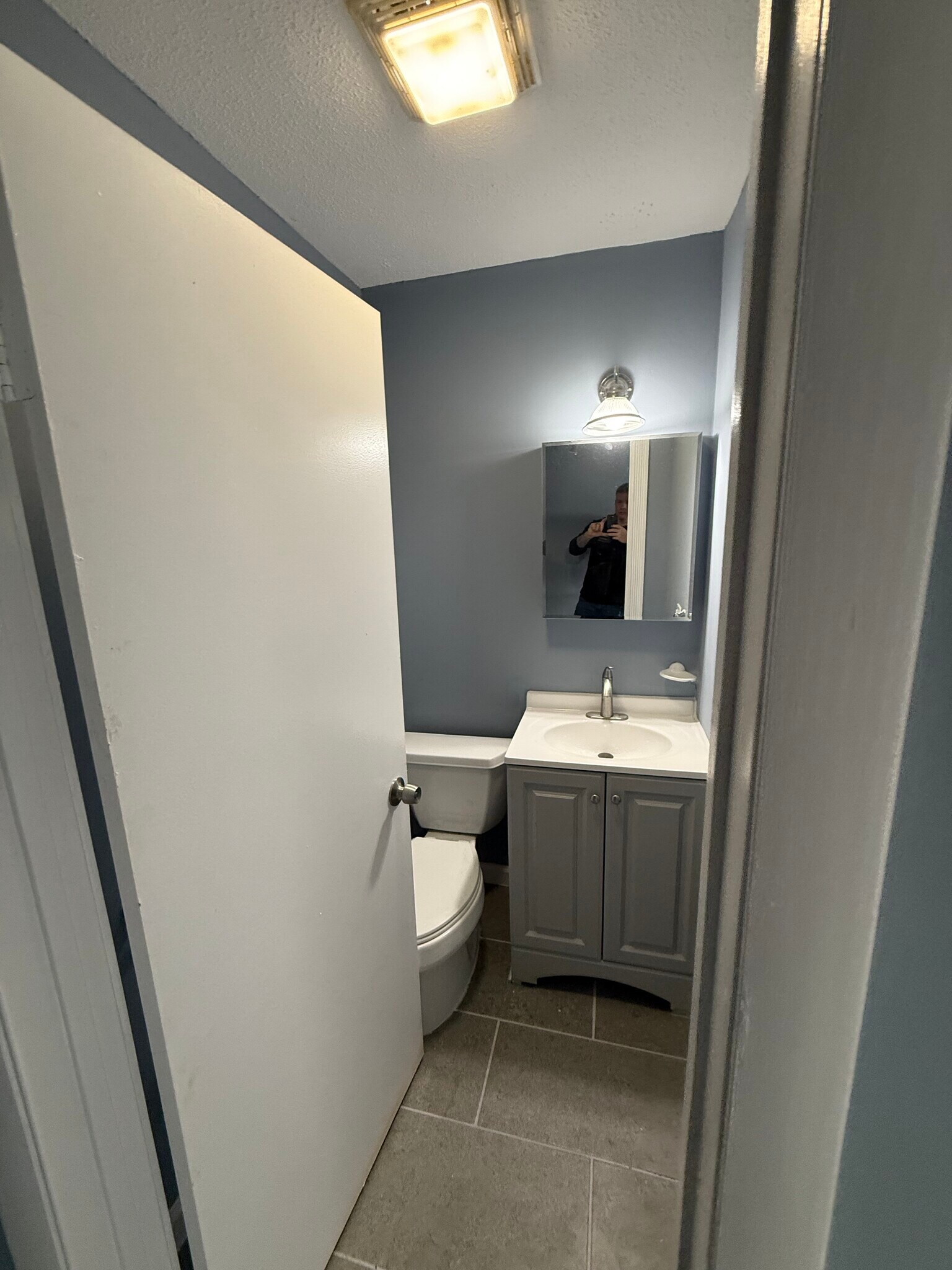 Building Photo - 8 Miles Ave