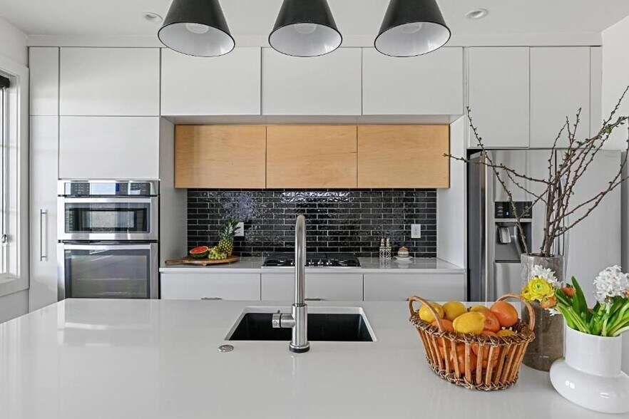 Building Photo - 634 Bonaventure Ave NE