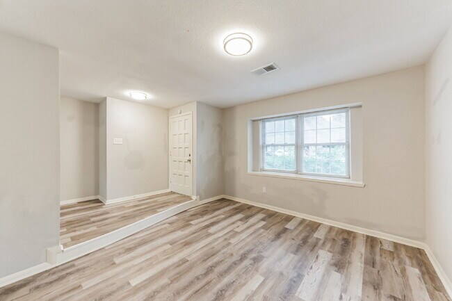 Building Photo - Move-In Ready 3BR/2BA in Baytown – 1,472 Sq Ft with Private Yard & Garage