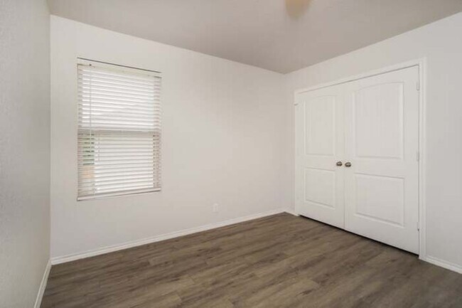 Building Photo - 9410 Somers Bend