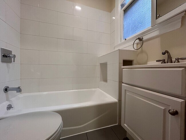 Building Photo - 1115 Polk St