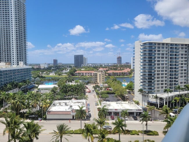 Building Photo - 3901 S Ocean Dr
