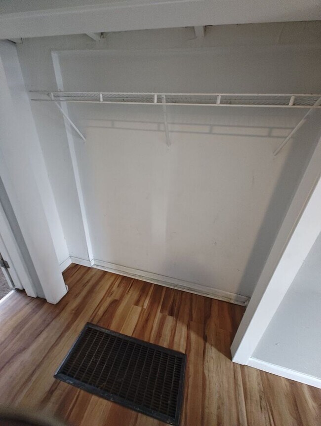 Building Photo - Cute 2BD/1BA