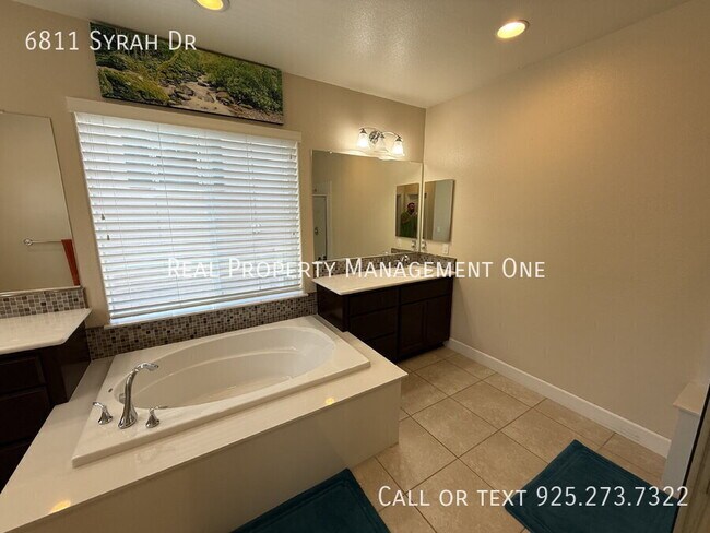 Building Photo - 6811 Syrah Dr