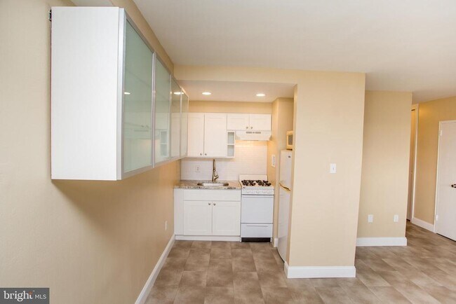 Building Photo - 2101 Chestnut St