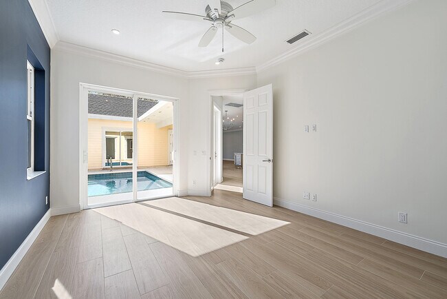 Building Photo - 248 Honeysuckle Dr