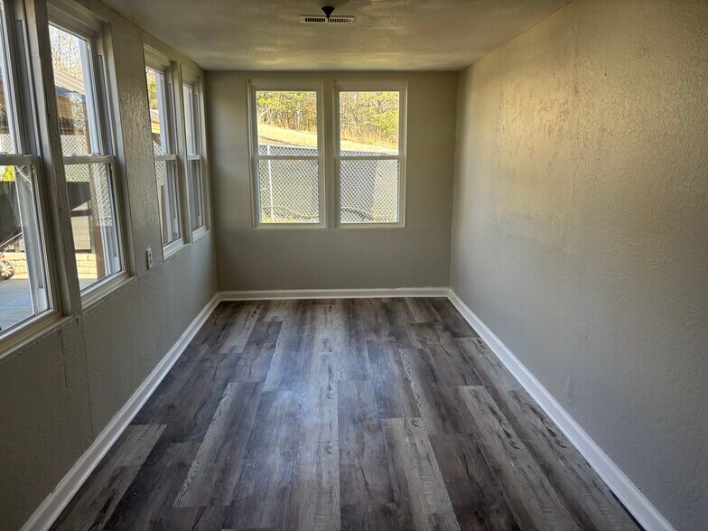 Mudroom - 528 France Ln