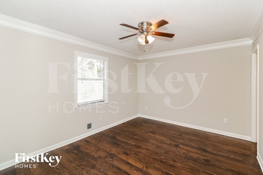 Building Photo - 4565 Bonneville Dr