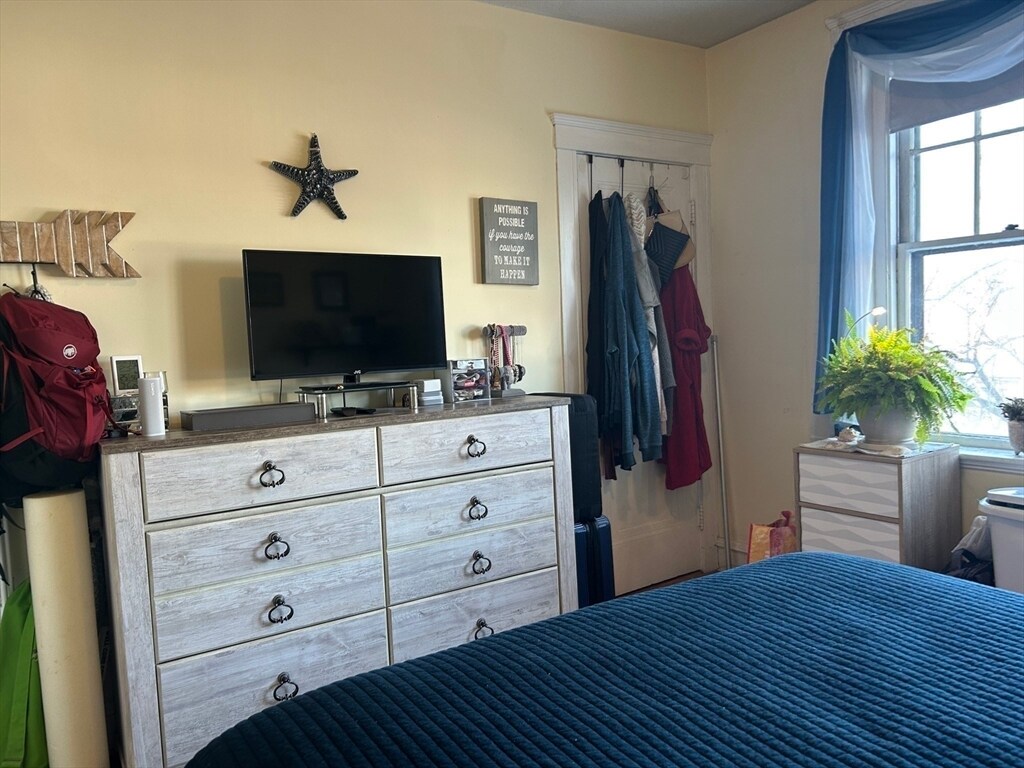 Building Photo - 1933 Commonwealth Ave