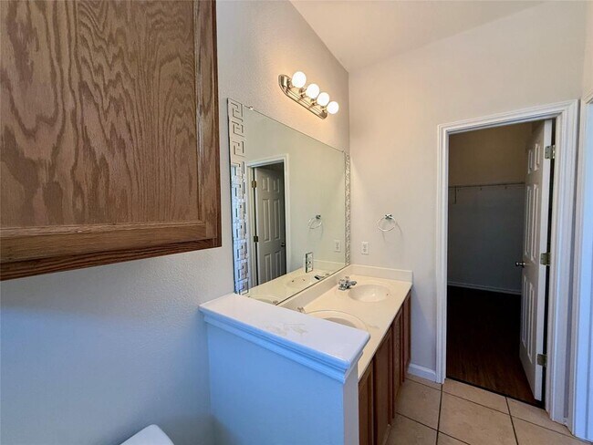 Building Photo - 702 Estancia Way