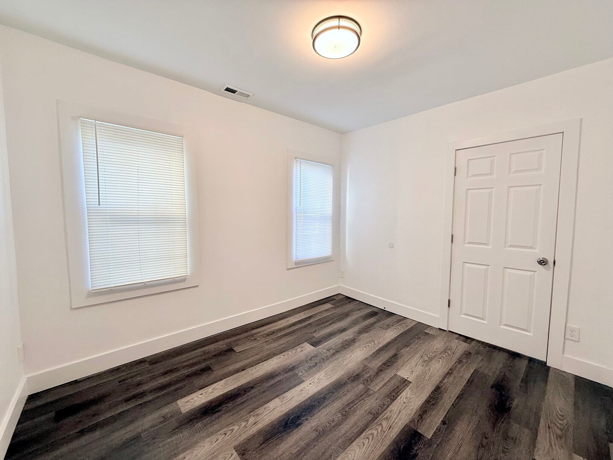 Building Photo - 954 S Ohio Ave