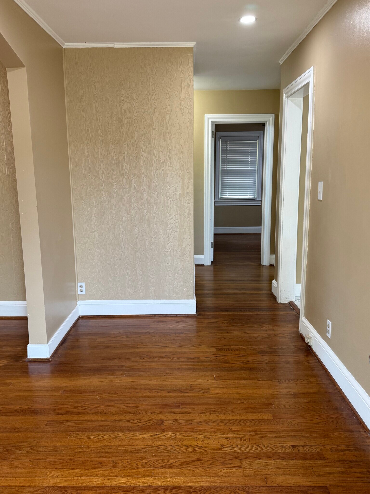 Foyer - 18 Waters Ave