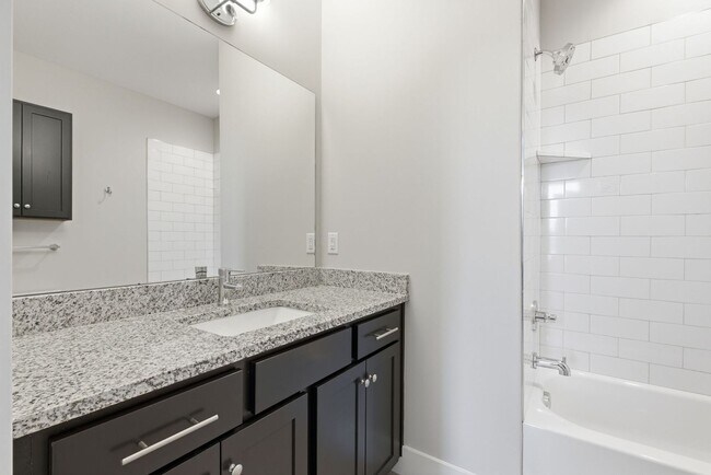 Building Photo - Modern 2 Bedroom Townhouse