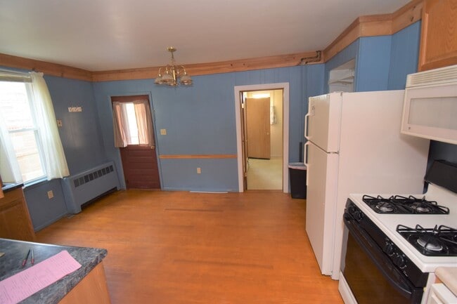 Building Photo - Two Bedroom Home with Carport, Laundry & more!