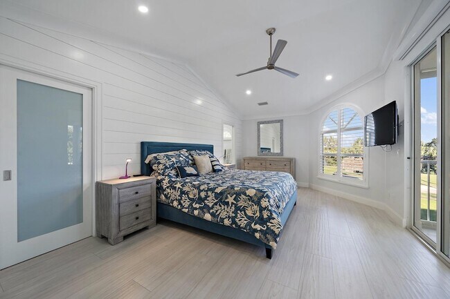 Building Photo - 3902 Fairway Dr S