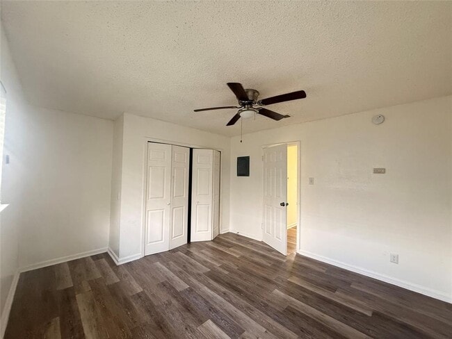 Building Photo - 2607 Ektom Dr