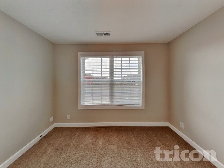 Building Photo - 685 Ellie Nat Dr