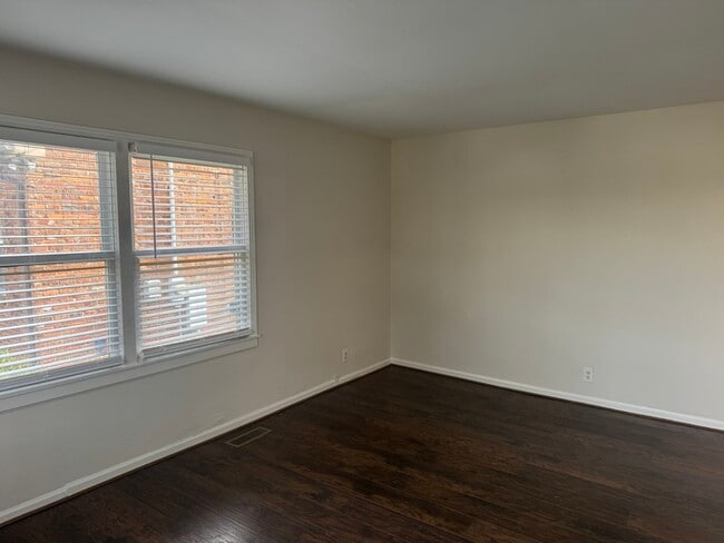 Building Photo - 2909 Clifton Ave