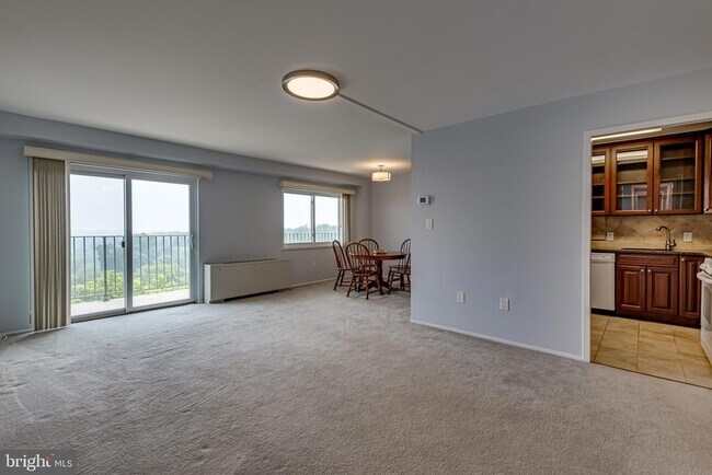 Building Photo - 1111 University Blvd W