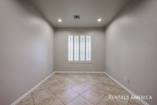 Building Photo - 3173 E Canyon Way