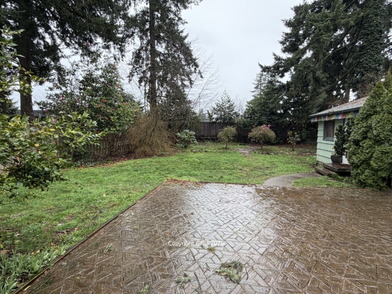 Building Photo - 12050 NE Broadway