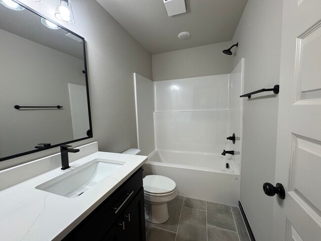 Building Photo - 3204 SW Camden Dr