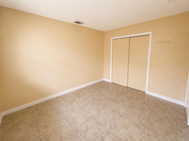 Building Photo - 4125 Woodside Dr