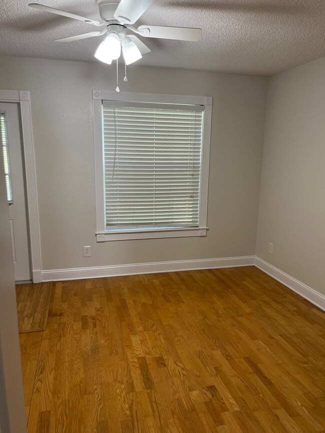 Building Photo - 137 Cove Landing Dr