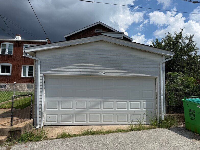 Building Photo - 4606 Wilcox Ave