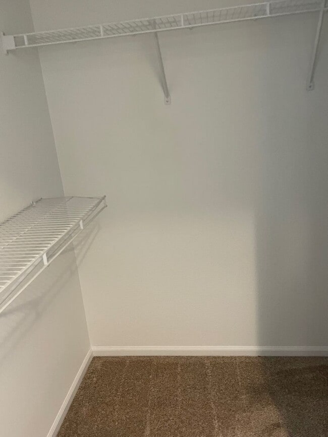 Building Photo - Townhome -2 bed 2.5 bath + bonus area