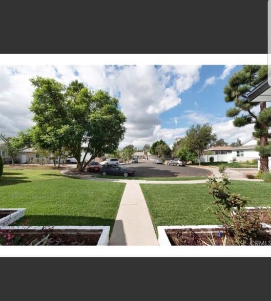 Building Photo - 12521 Wixom St