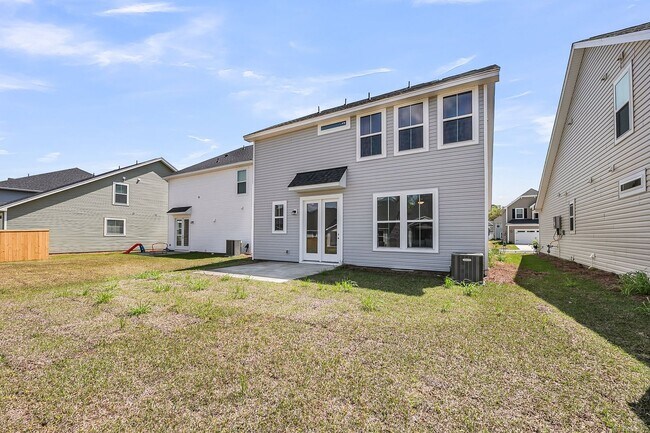 Building Photo - Beautiful 3 bedroom 2.5 bathroom two story home available in North Charleston!