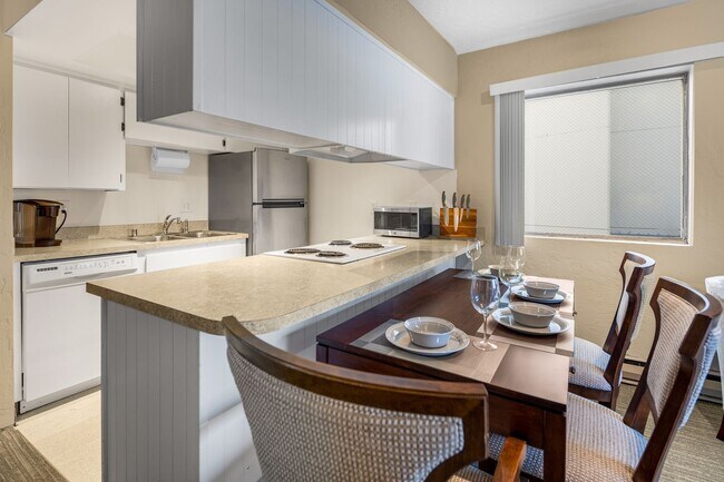 Building Photo - Downtown Furnished 1 Bed / 1 Bath Apartmen...