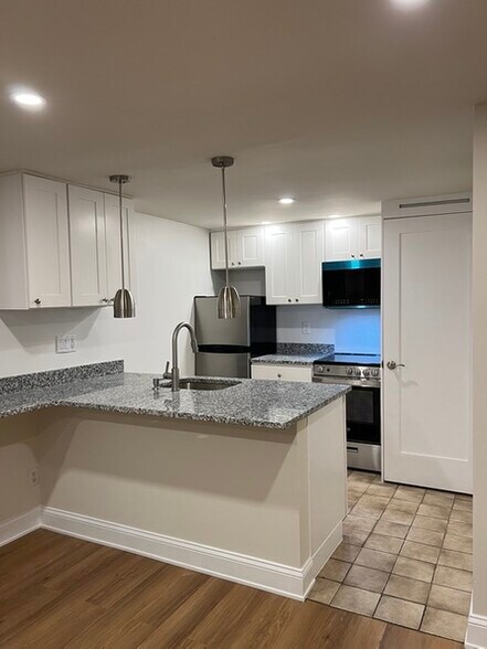 Kitchen bar - 1735 1/2 T St NW