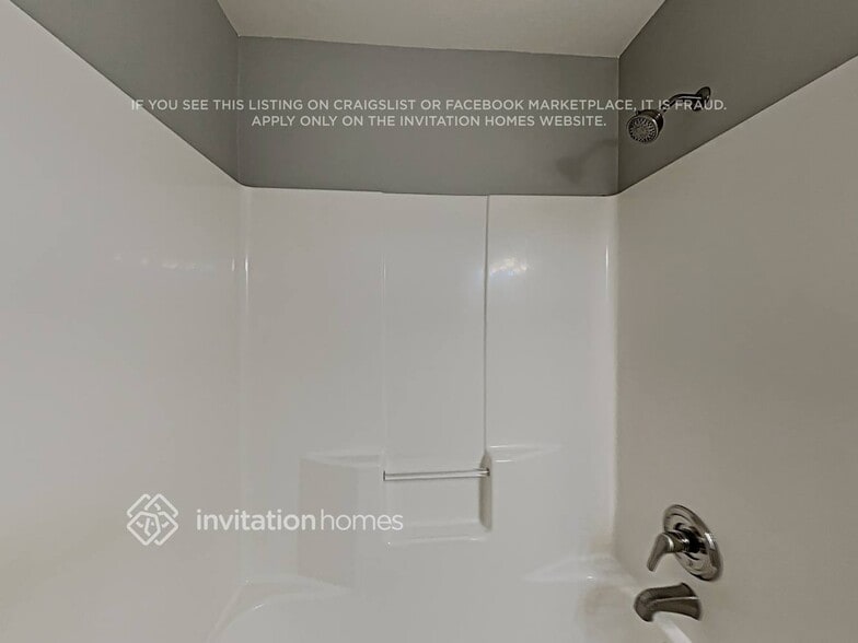 Building Photo - 4700 Ferncrest Pl