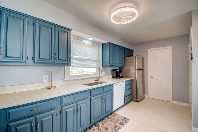 Building Photo - Off Season Rental **Oceanfront, Pet Friendly, 4 Bedroom Beach House** Available November 1st, 202...
