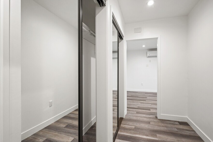 Building Photo - 1352 W 36th St