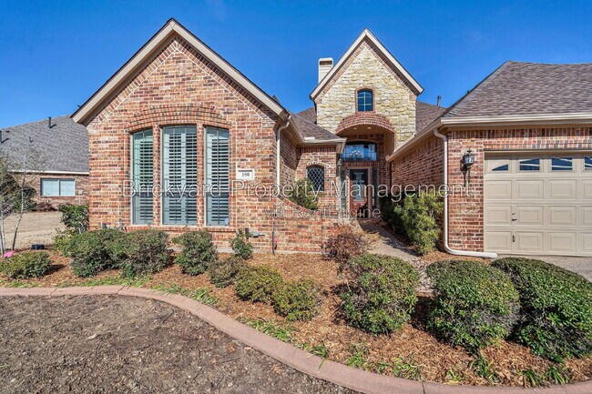 Building Photo - 350 Pine Valley Dr
