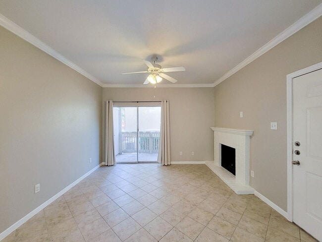 Building Photo - Prime Location in West University Area! First floor unit with open floor plan, tile floors throug...