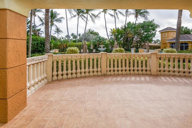 Building Photo - 1228 Hillsboro Mile