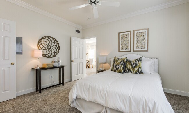 Building Photo - Pampered Lifestyle Just Minutes from Clear Lake!