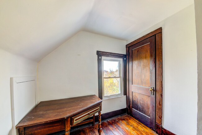 Building Photo - 86 Estella Ave