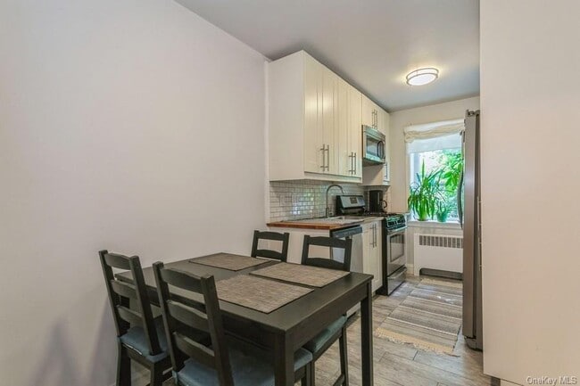 Building Photo - 45 Carpenter Ave