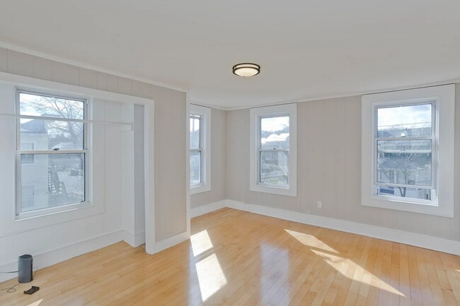 Building Photo - 13 Hampden St