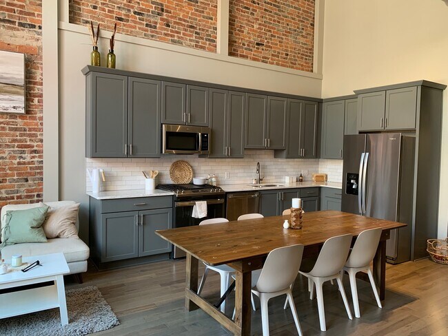 Building Photo - The Lofts at 44