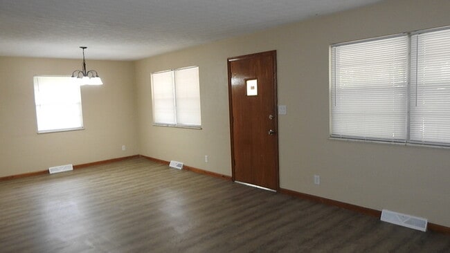 Building Photo - 1224 N Cottage Ave